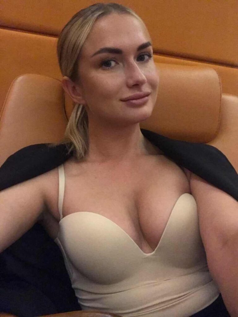 Alexandra-in-a-bra